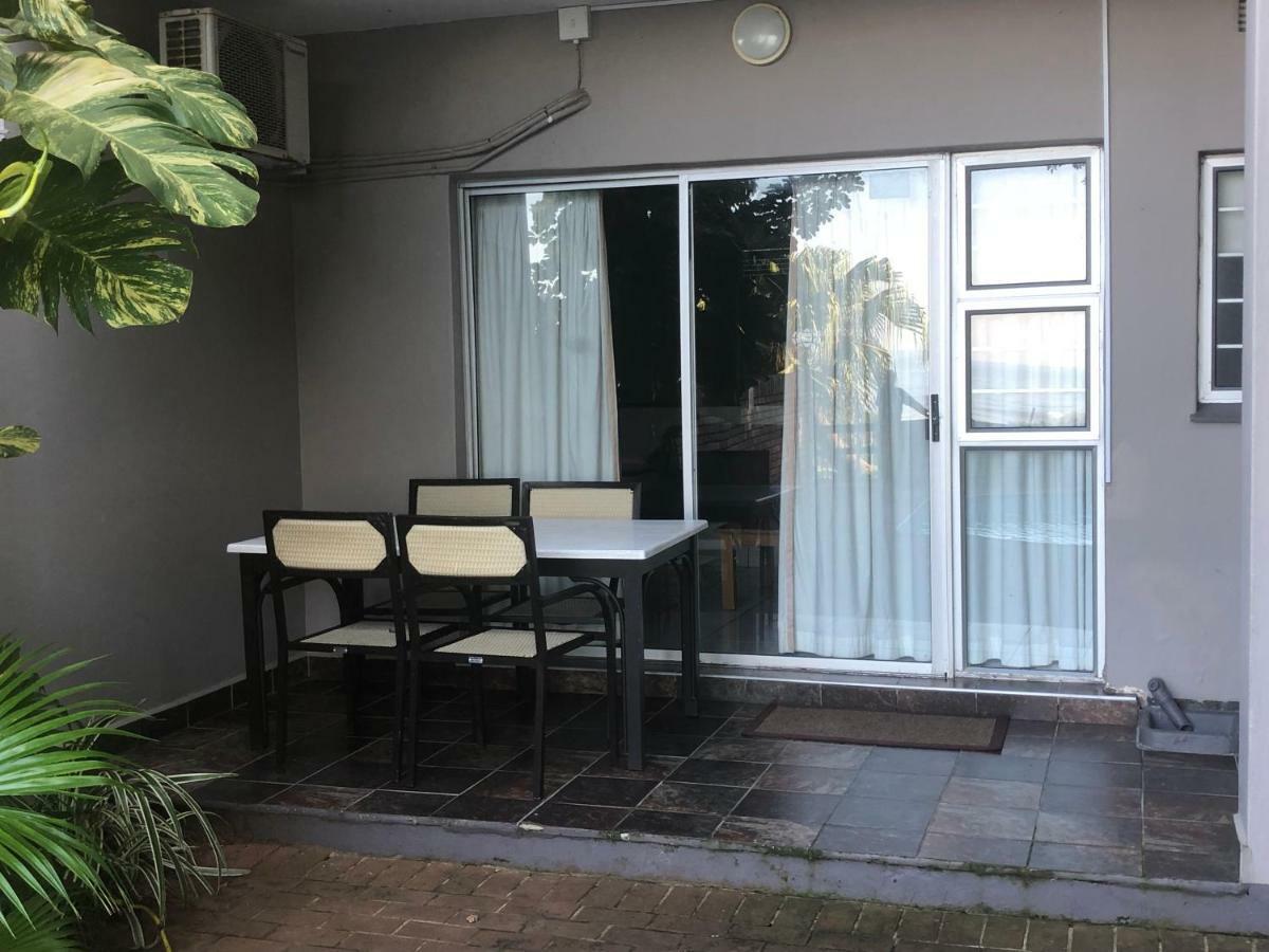 Sunrise Beach Resort Amanzimtoti Exterior photo
